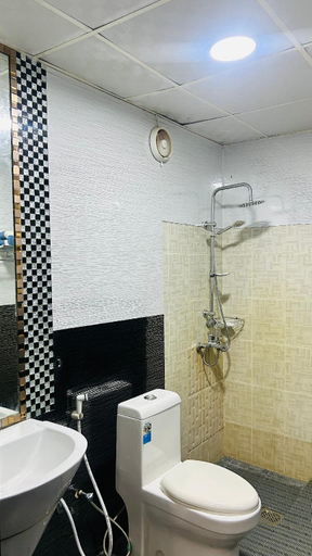 Bathroom, Shallalat International Hotel, Liwa