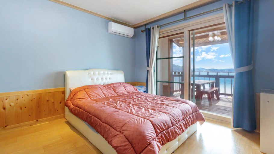 Bedroom, Taean Eoeundol Sea Travel Pension, Taean