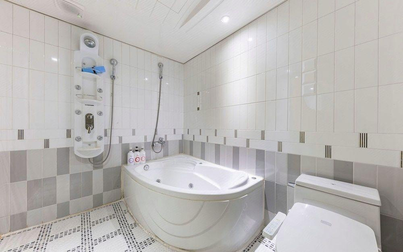 Bathroom 3, Seosan Sky Hotel, Seosan