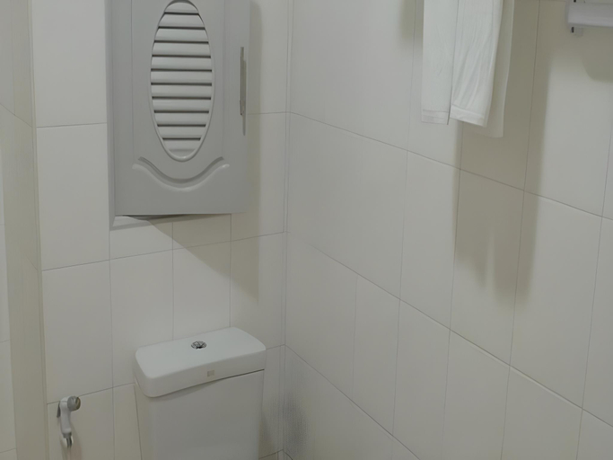 Bathroom 4, Nandar Thiri Hotel, Yamethin