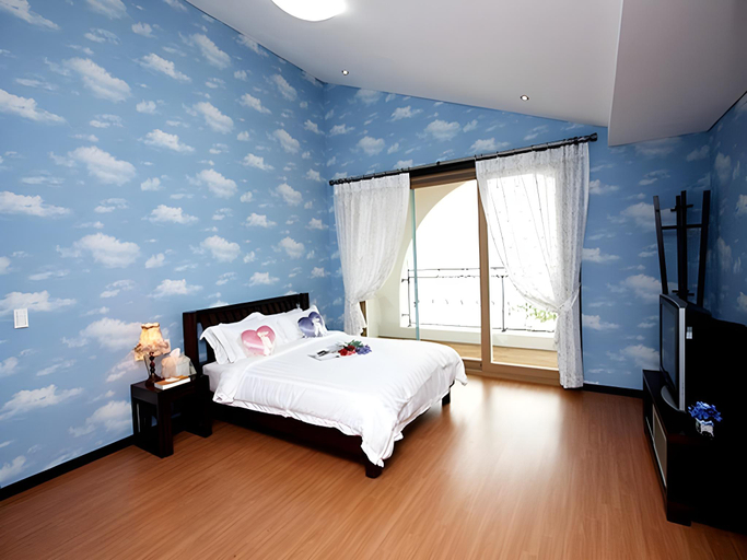 Bedroom 2, Saesum Resort, Taean