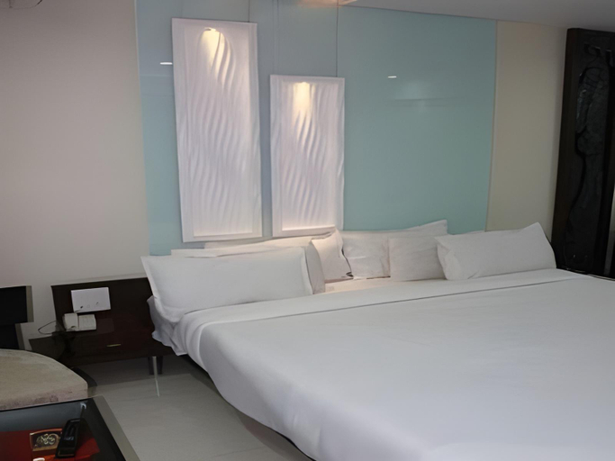 Bedroom 3, Hotel Om Sai International, Ahmadnagar