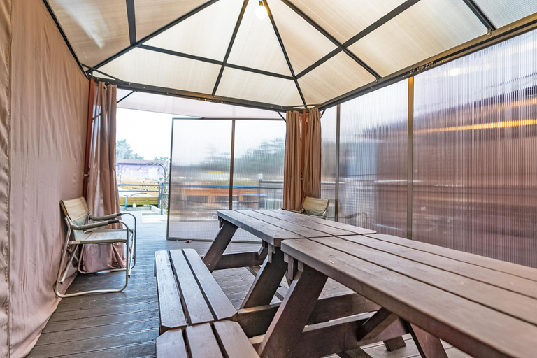 Others 4, Taean Lago Pension, Taean