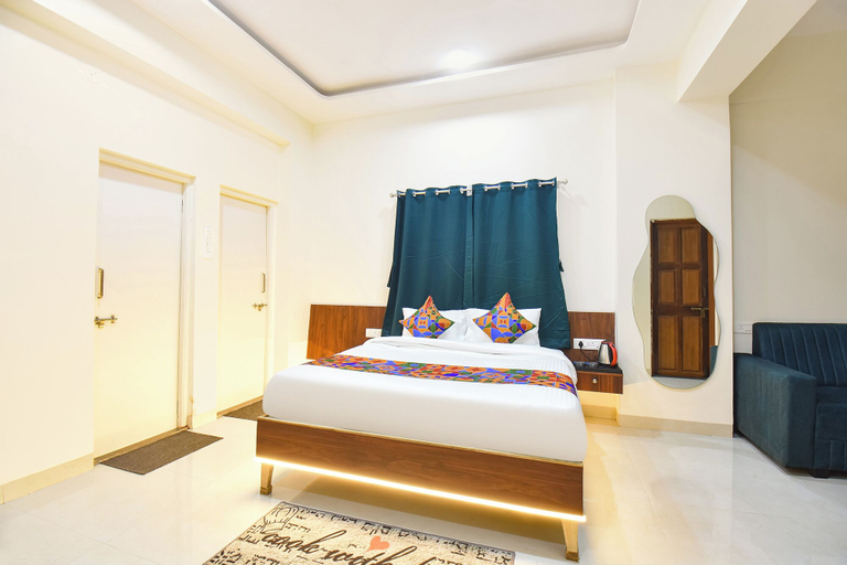 Room 5, FabHotel Sattva Stays, Pune