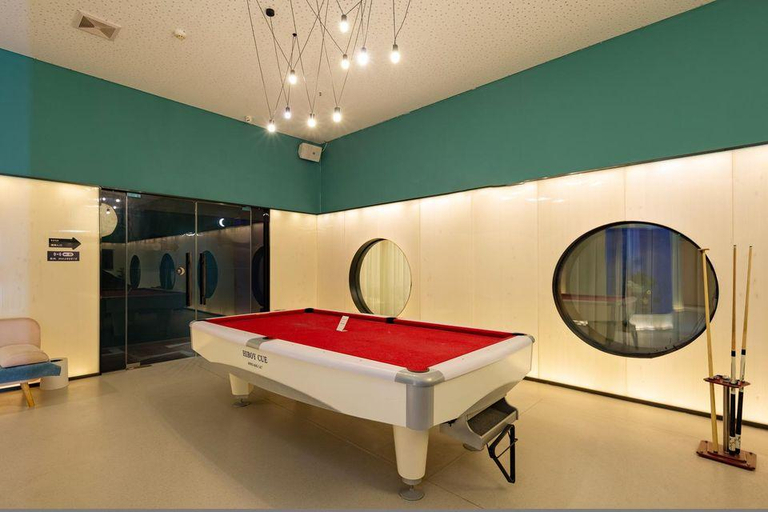 Bedroom, More Night, Wuhan