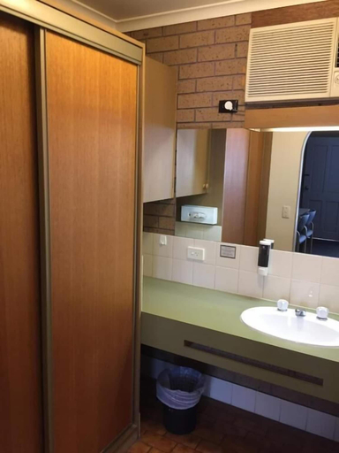 Bathroom 3, Eaglehawk Motel, Gr. Bendigo - Eaglehawk