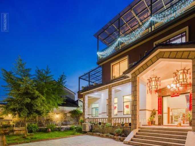 Exterior & Views