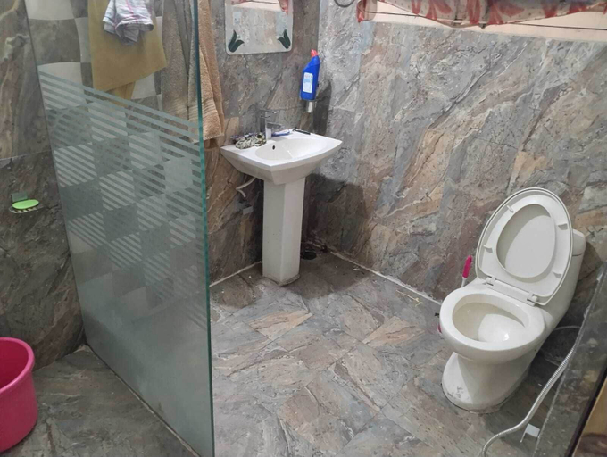 Bathroom 2, The Wood Box, Badgam