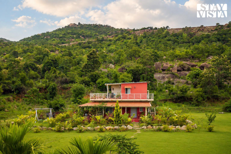 Exterior & Views