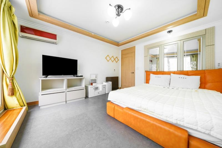 Bedroom 2, Geoje Island Jangmok Hawaii Pension, Geoje