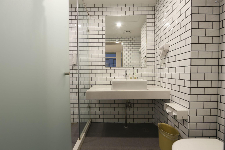 Bathroom, Hi Inn (Beijing CUPL Changping Metro Station), Beijing