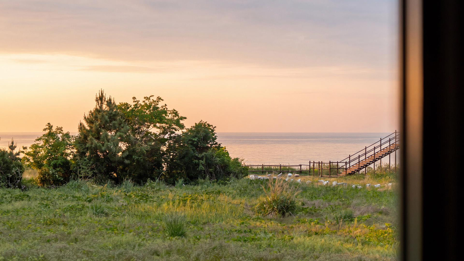 Others 4, Taean Bellize Pension, Taean