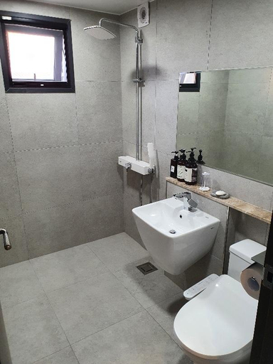 Bathroom 3, Namhae Haine Pension, Namhae