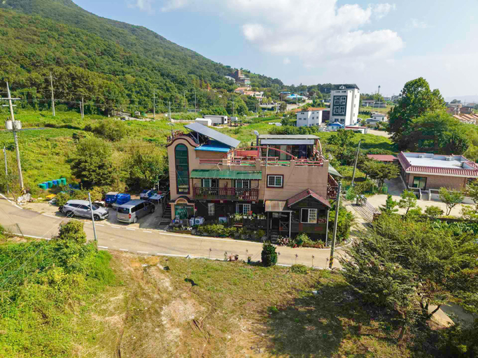 Exterior & Views 1, Ganghwado Camomile Pension, Ganghwa