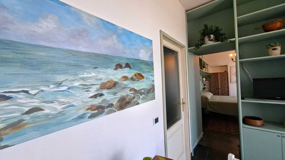 Interior 2, La casa dei fiori sul mare, Syracuse