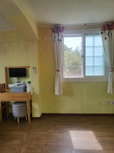 Others 4, Taean Mongsanpo Pension, Taean