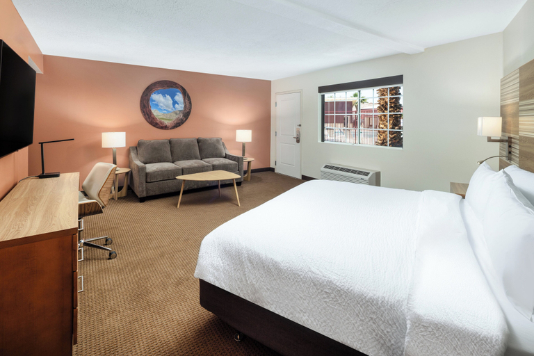 Bedroom 4, Holiday Inn Resort MESQUITE by IHG, Clark