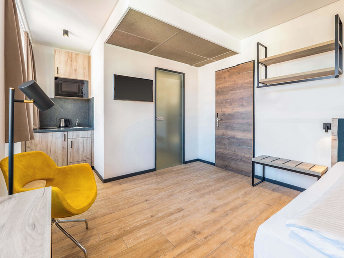 Bedroom 5, B&B HOTEL Albstadt-Hbf, Zollernalbkreis