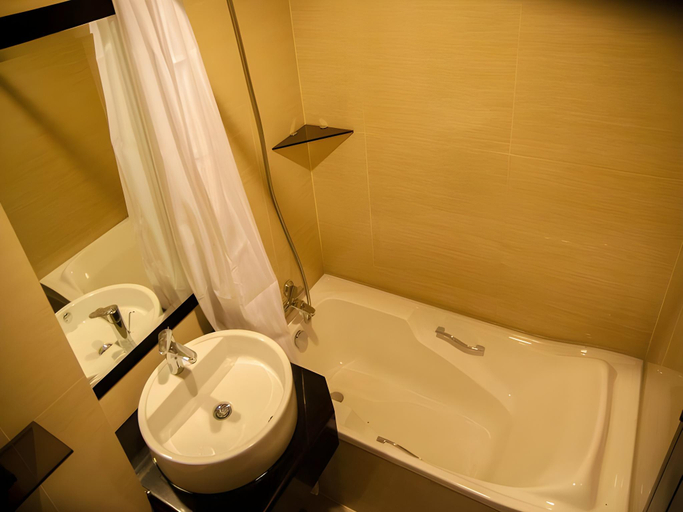 Bathroom, Versailles Stay at One Central Residences, Makati City