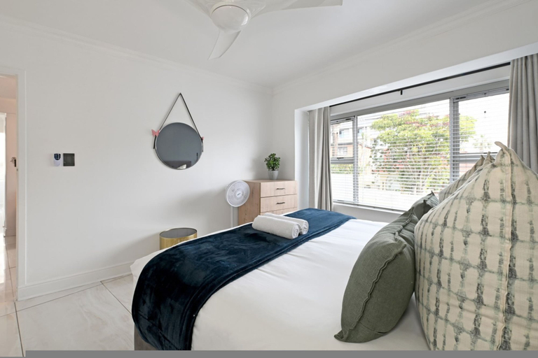 Room 4, Sea Point 2bed Home Spacious Central Secure, City of Cape Town