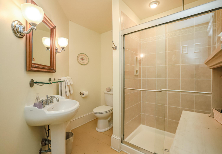 Bathroom 4, The Charlotte Hotel Restaurant, Accomack