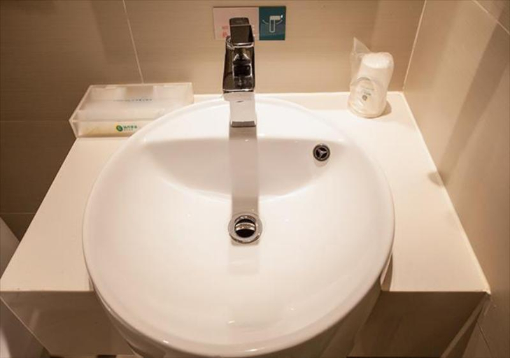 Bathroom 3, City Comfort Inn (Chongzuo Fusui), Chongzuo