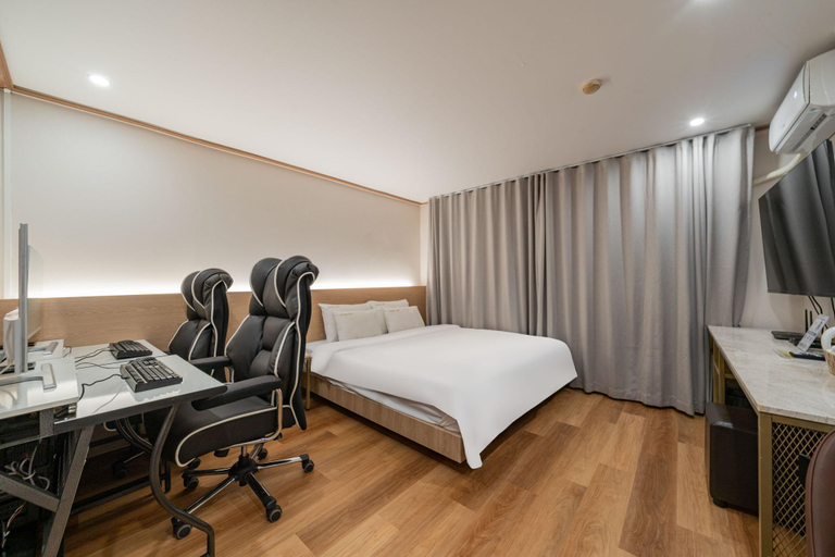 Bedroom 3, Songtan Sky Hotel, Pyeongtaek