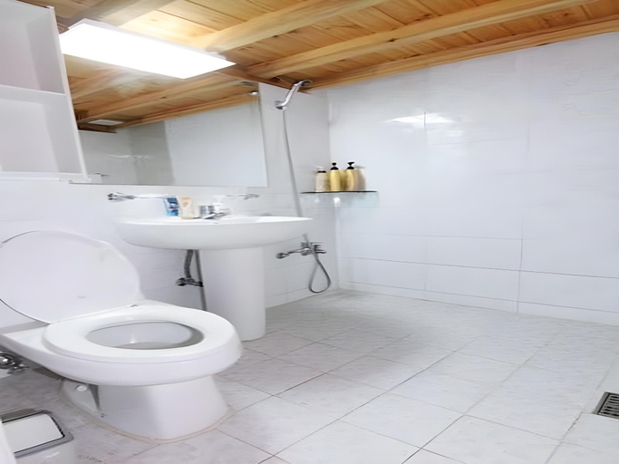 Bathroom, Irang Hanok Guesthouse, Jongno