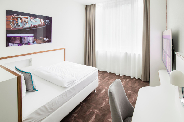 Bedroom 2, MOA Berlin, Berlin