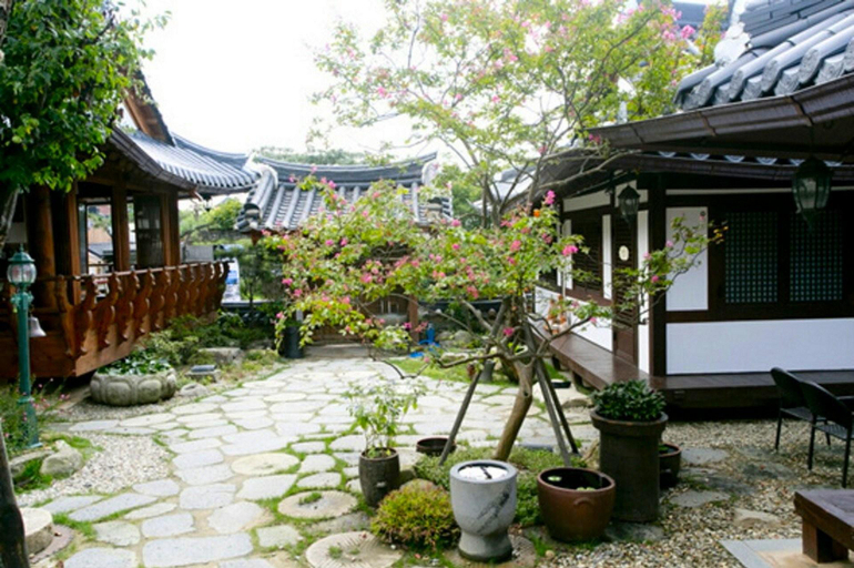 2, Jeonju Hanok Village Ihwa Old House Pension, Jeonju