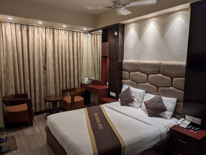 Room 2, The Crystal Chinar Park Kolkata Airport, North 24 Parganas