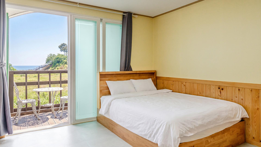 Bedroom, Taean Bellize Pension, Taean