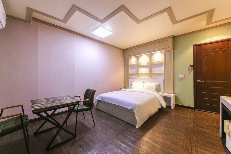 Bedroom 4, Gunsan Blue, Gunsan