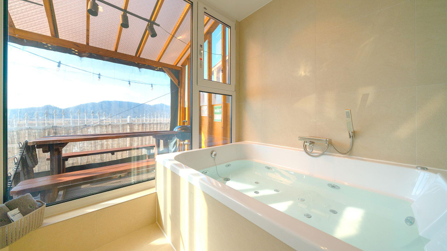 Bathroom, Ganghwa Island Eco Pension & Glamping, Ganghwa