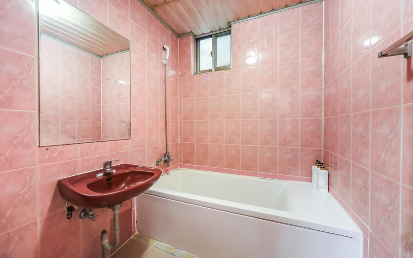 Bathroom, Busan Nampodong Chowonpark, Jung