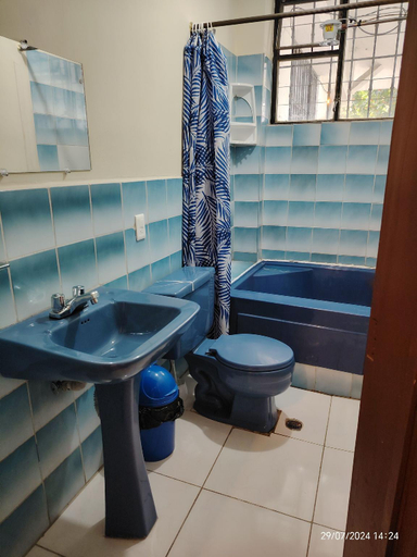 Bathroom, The Dream House, Quito