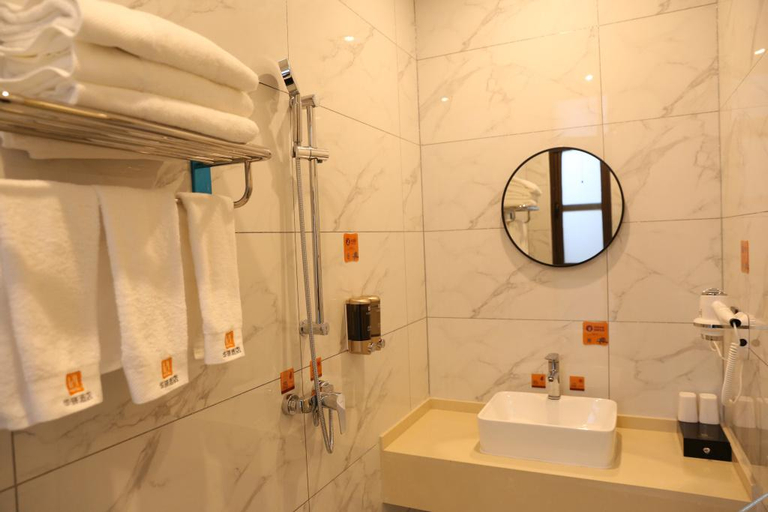 Bathroom 3, Huayi Hotel (Tianjin Sino-Singapore Eco-City Store), Tianjin