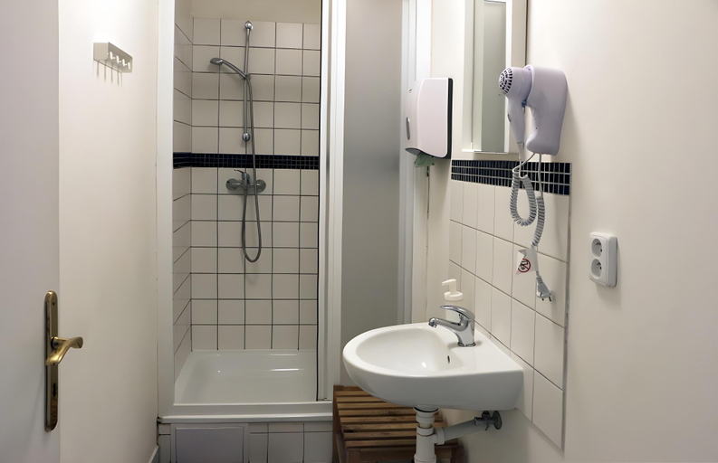 Bathroom 2, Hostel Boudnik, Praha 1