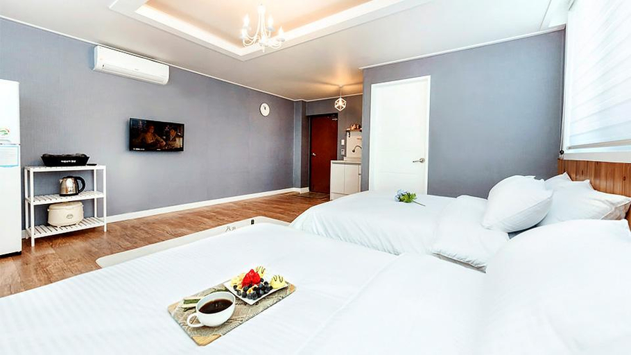 Bedroom 3, Geojae marine boy pension, Geoje