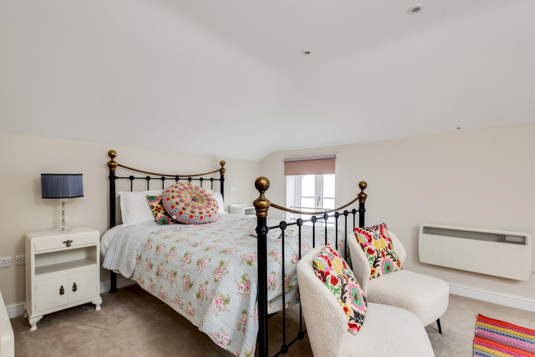 Bedroom 3, The Mews - 1BR Studio in Jericho Near City Centre, Oxfordshire