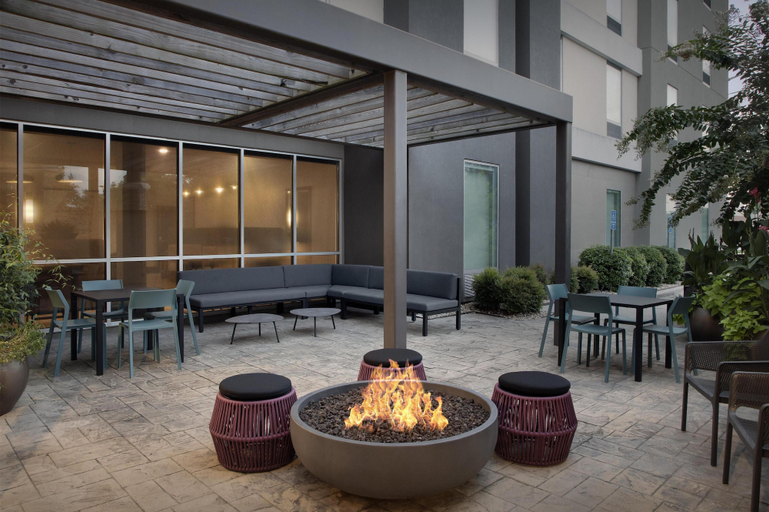 Food & Drinks 5, Hampton Inn by Hilton Hattiesburg, Lamar
