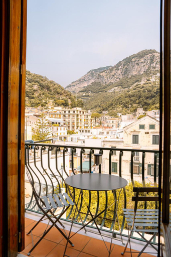Others 4, Residenza Ester, Salerno