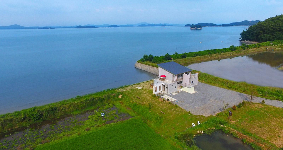 Others 2, Taean Badarang Pension, Taean