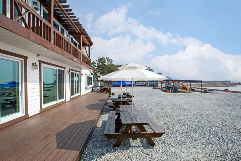 Others 5, Taean Gombawi Pension, Taean