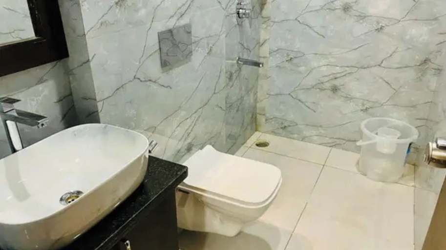 Bathroom 3, Fabhotel Rove Inn, Indore