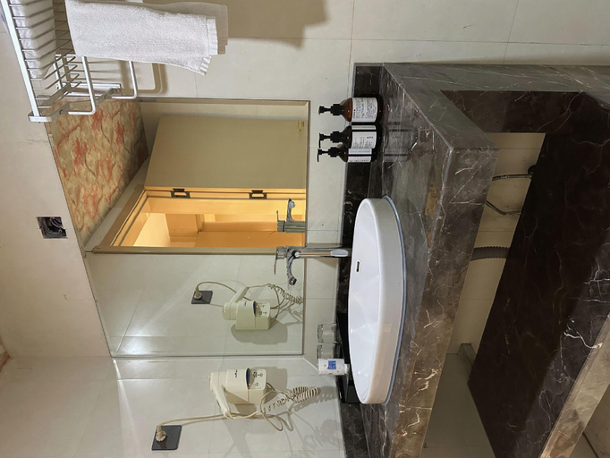 Bathroom, Minghao Business Hotel, Aksu