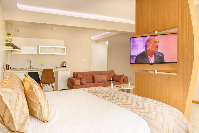 Room 1, THE CITY WALLS SUIT OTEL, Merkez