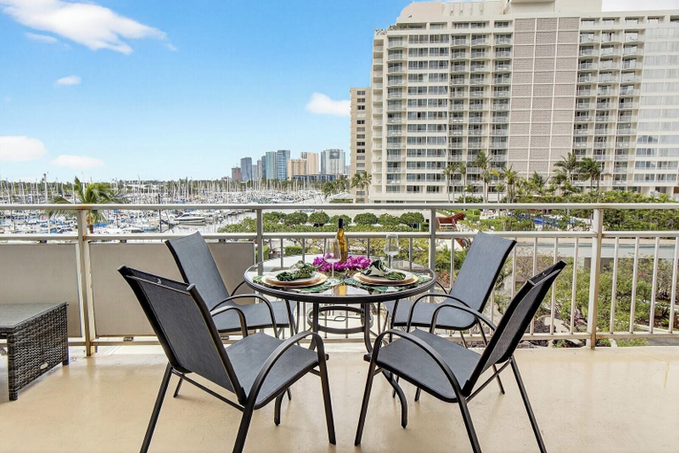 Terrace/patio 2, Suite, Ocean View, Studio, Honolulu