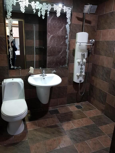 Bathroom 4, Hotel Seaworld, Jung