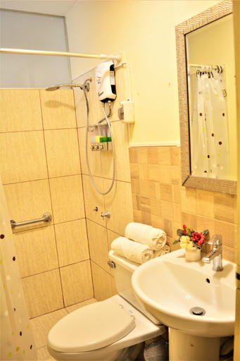 Bathroom 2, Kangaroo Wasi Airport Bed & Breakfast, Callao